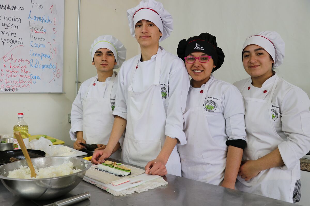 Clase práctica en la cocina del establecimiento